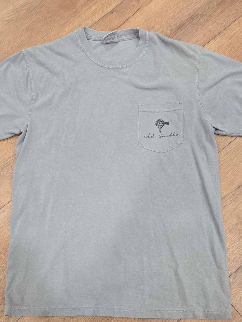 Short-Sleeve Pocket Tee in Light Gray